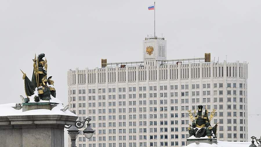 Кабмин утвердил порядок исполнения указа Путина об ответе на потолок цен на нефть<br />
