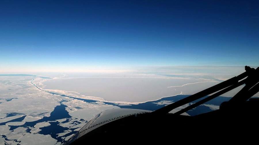 Ученые рассказали о возможной судьбе нового гигантского айсберга в Антарктиде<br />
